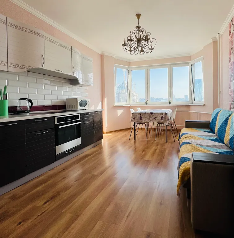 Просторная евротрешка рядом с метро и видом на набережную