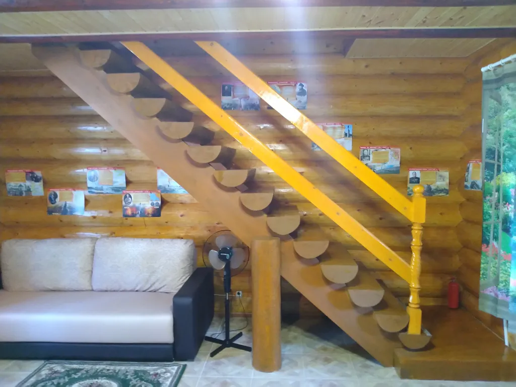 Бревенчатый дом 2 в лесу с бассейном