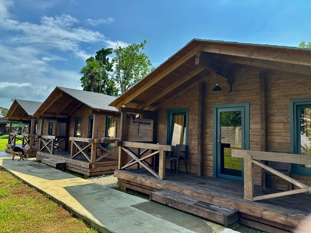 Коттедж на берегу моря (3 дома)