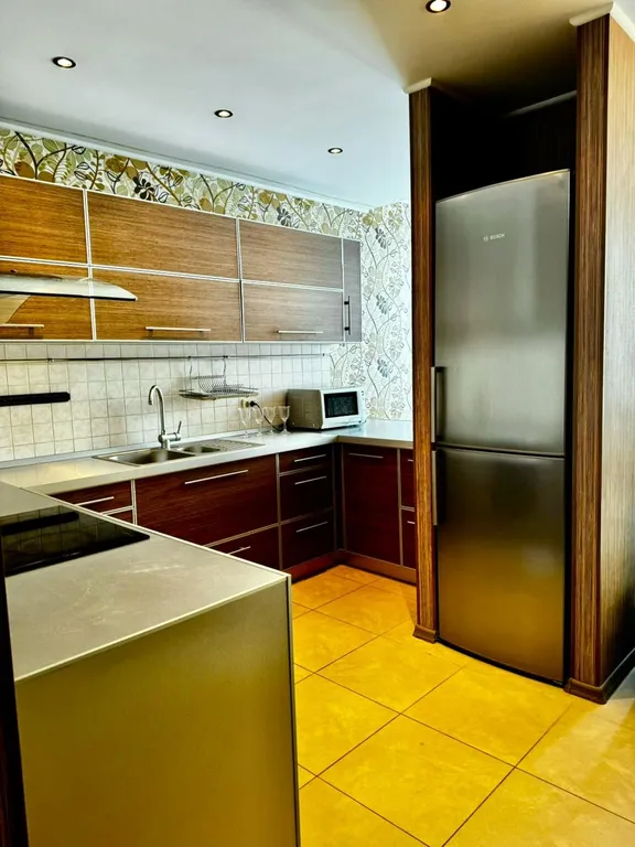 Студия с панорамным видом на реку в центре