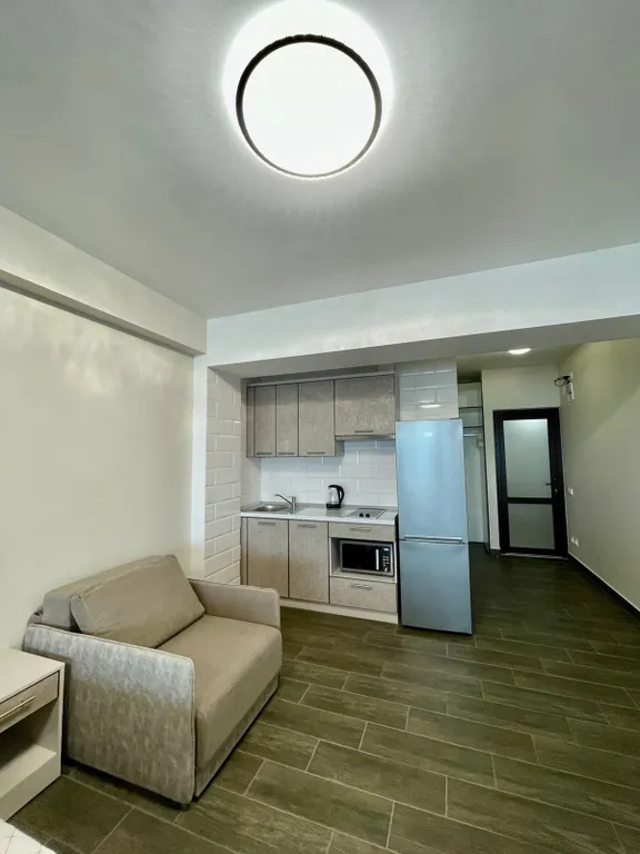 Эллинг на берегу моря