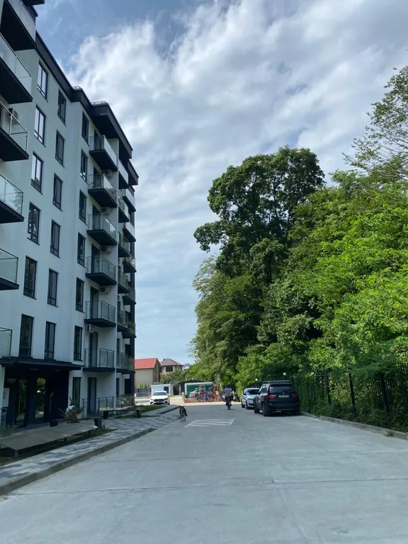 Апартаменты с бассейном недалеко от моря