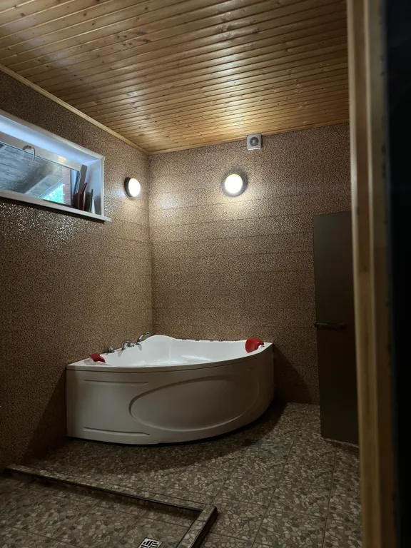 Дом и баня в 30 минутах от города Тюмени