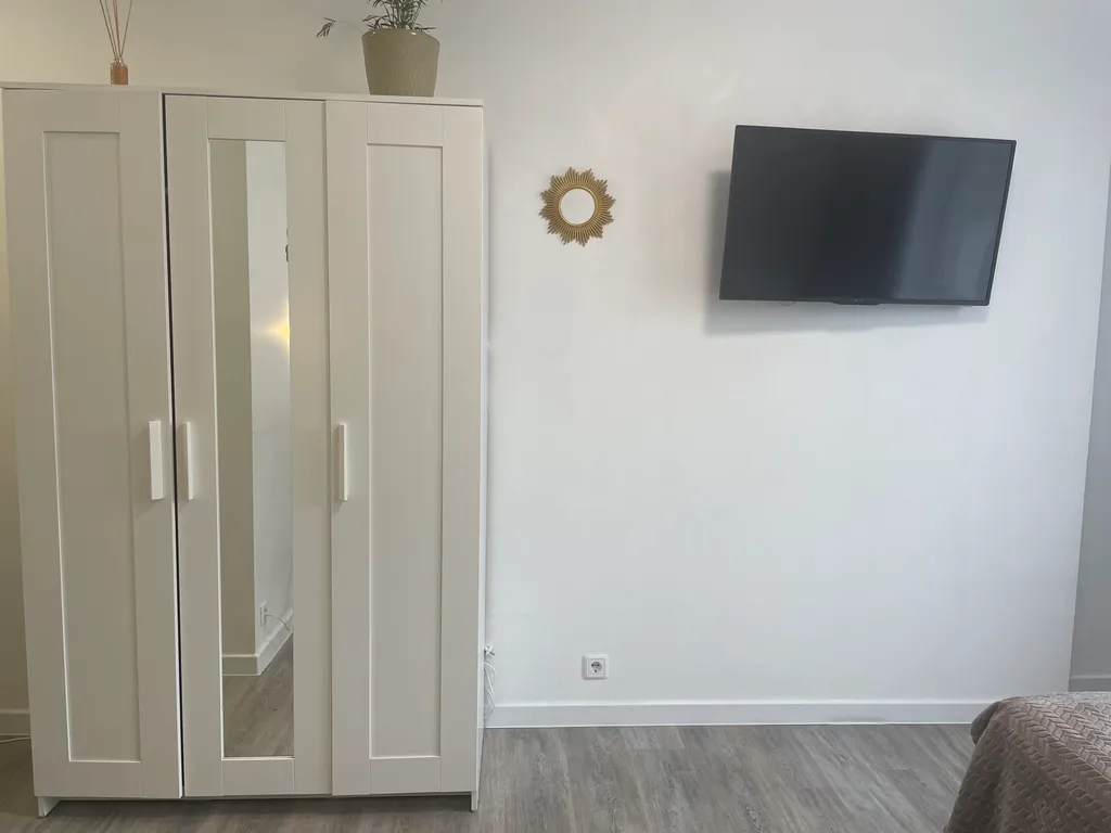 Просторная квартира-студия с отдельной кухней