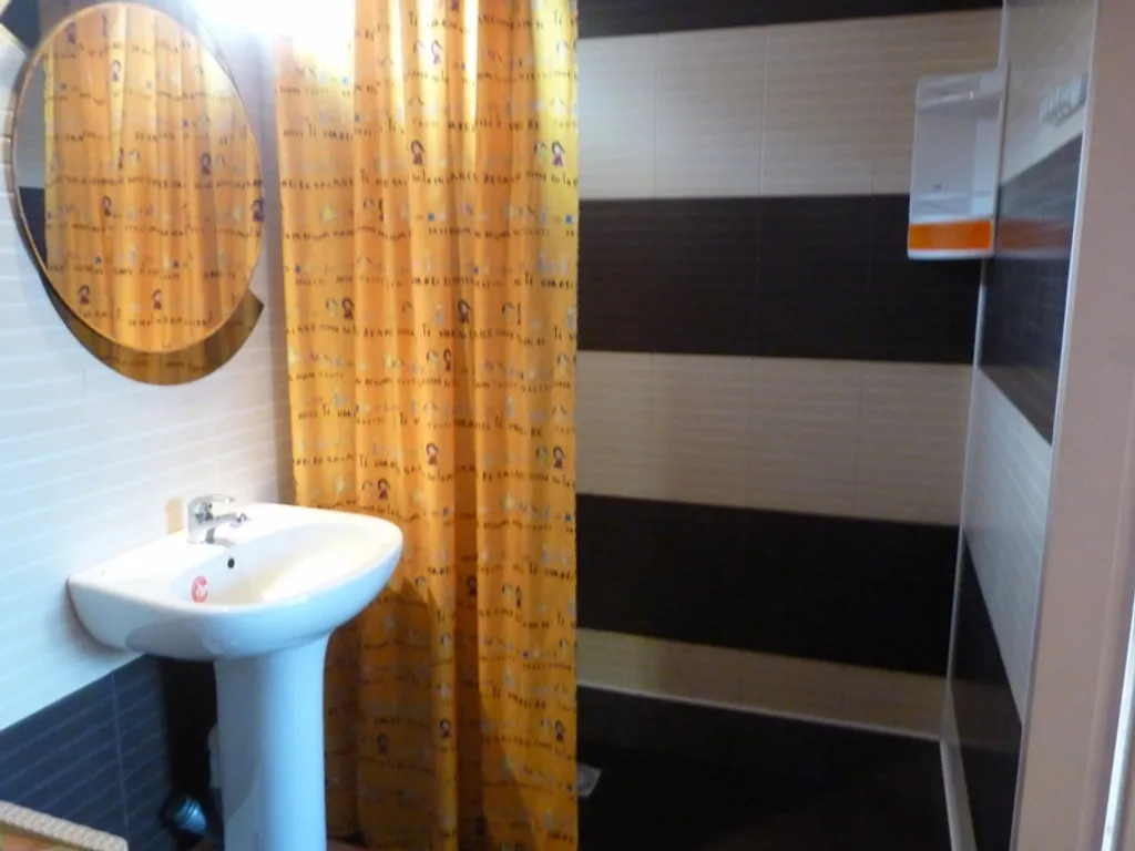 Уютный коттедж с каркасным бассейном