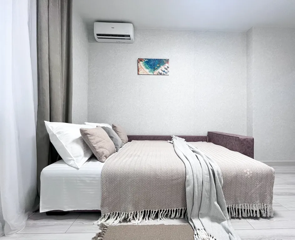 Квартира Превосходная студия для двоих с лоджией — аренда посуточно в Батайск