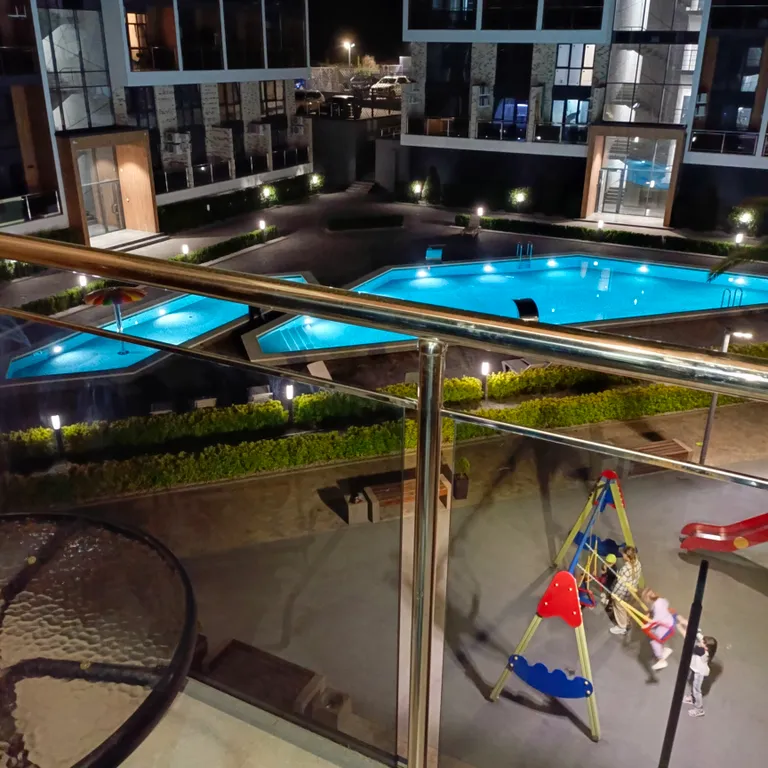 Студия с бассейном у моря