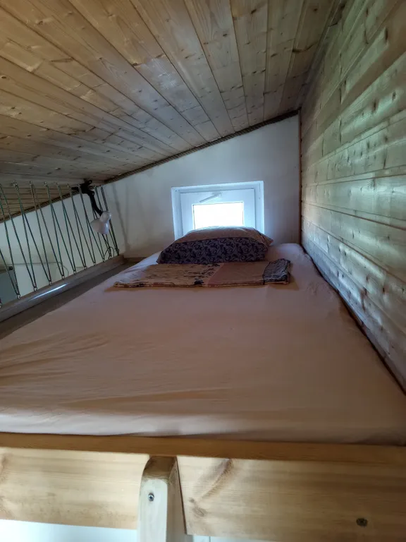 Комфортный номер для большой семьи со спальной антресолью