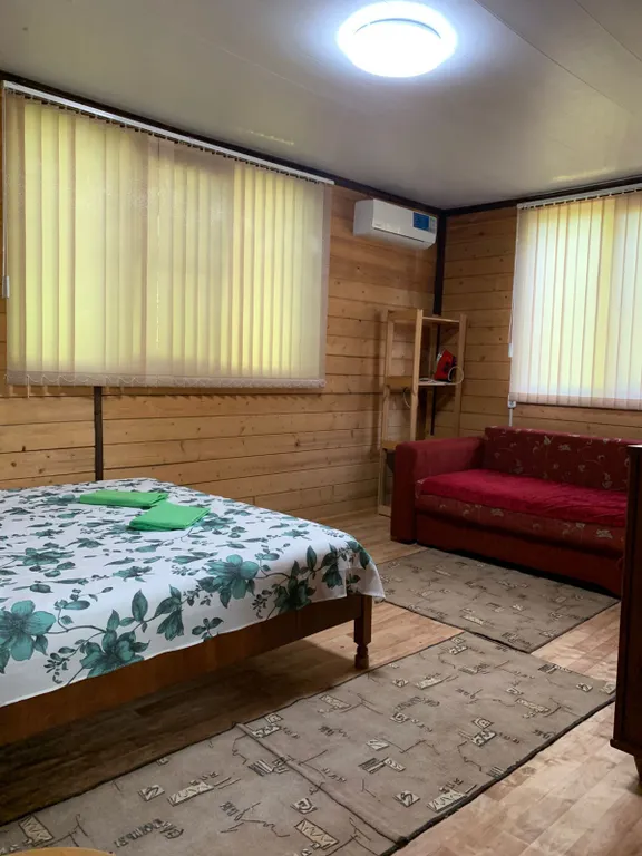 Отдельный домик на 4-5 человек в лесной зоне