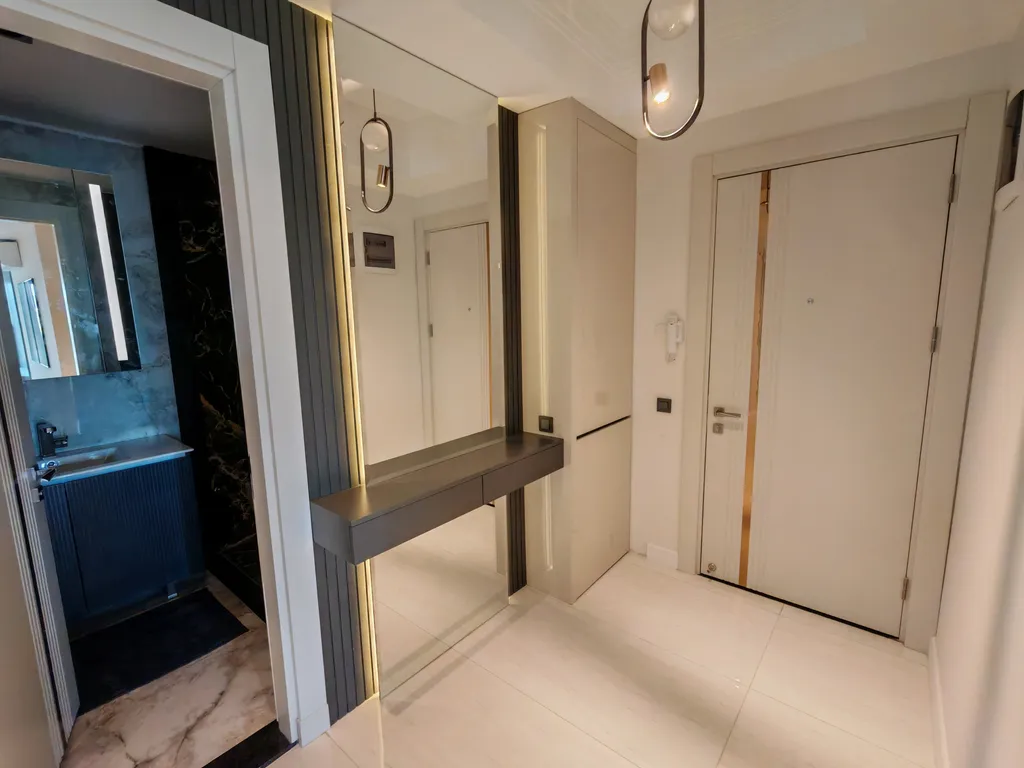 Квартира с дизайнерской отделкой, видом на море и аквапарком