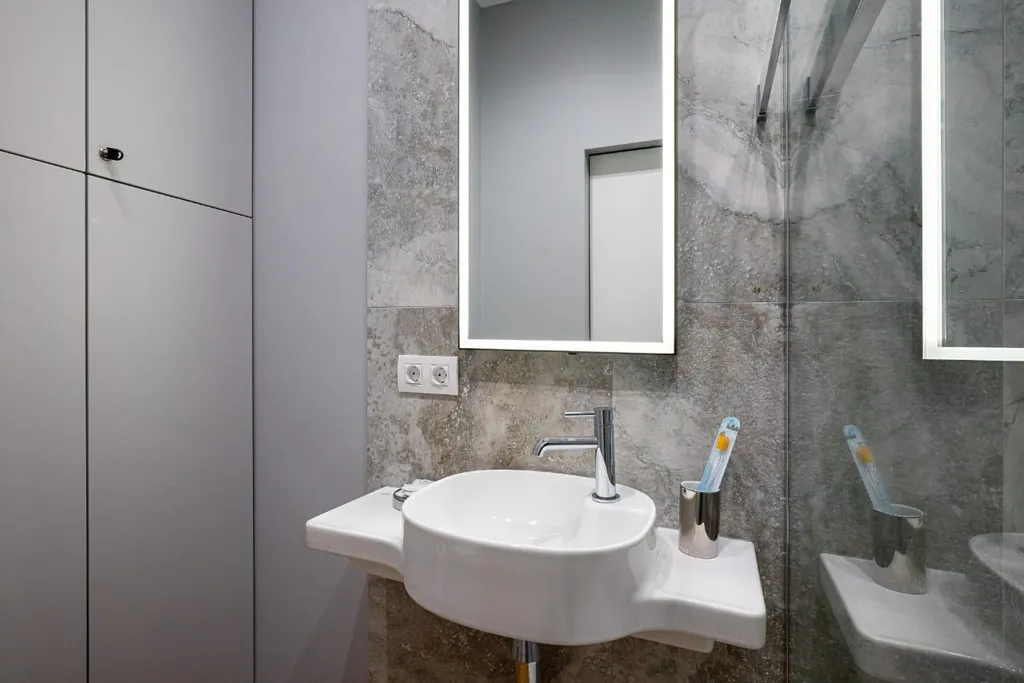 Апартаменты с ванной у окна и видом на море