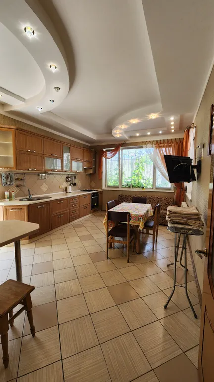 Дом с отдельным двором рядом с Театральной площадью