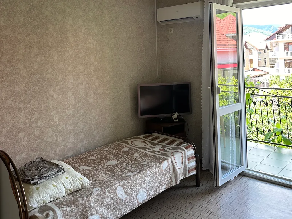 Квартира Квартира Трехместный номер 4 в частном доме Лужайка — Лазаревское