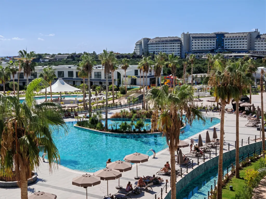 Квартира 1+1 в Azura World c видом на бассейн и аквапарком