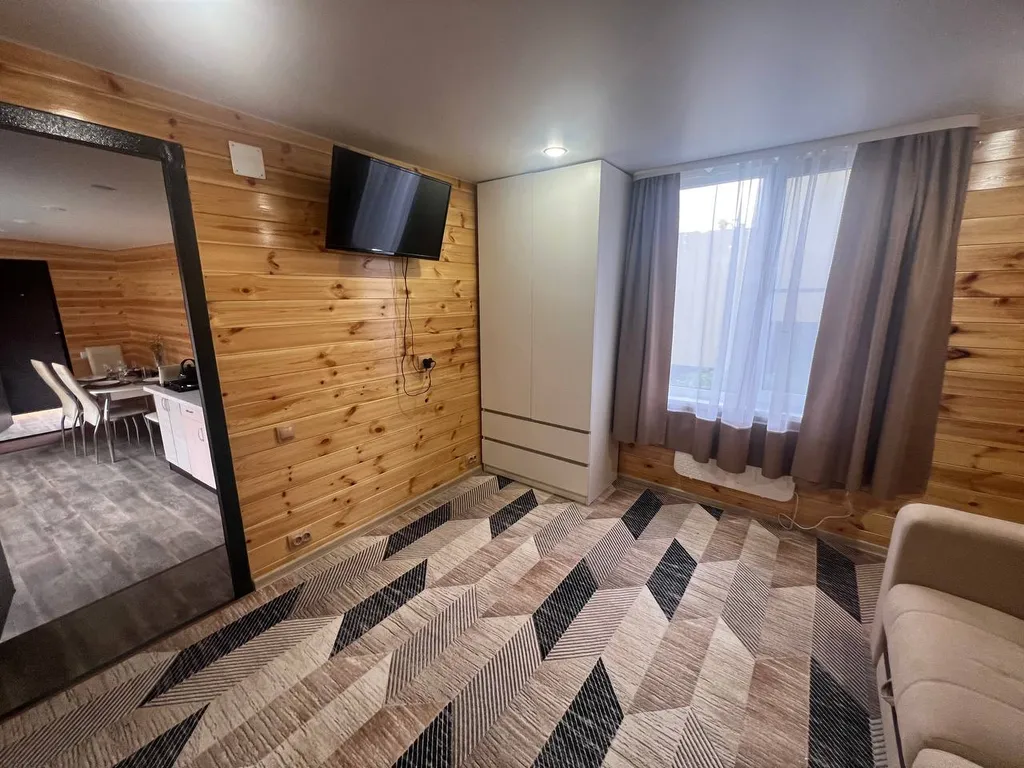 Уютный дом у леса