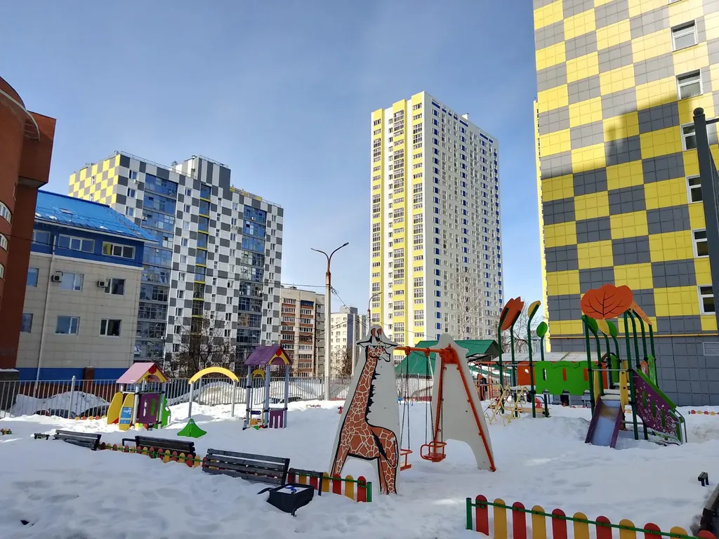 Светлая квартира с кондиционером рядом с парком Якутова