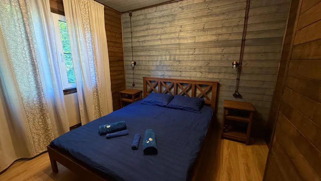 Уютный новый домик в лесу