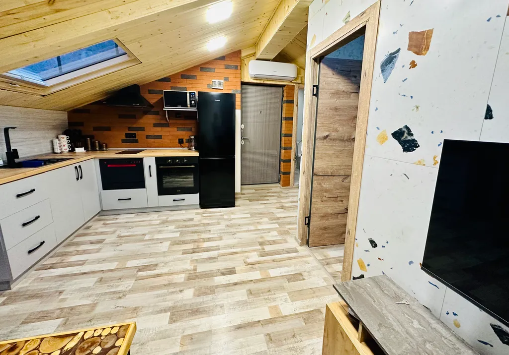 Уютная квартира в самом центре, от площади республики 250 м