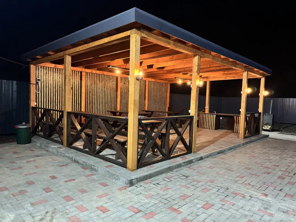 Большой дом для мероприятий с бассейном, баней и большой беседкой