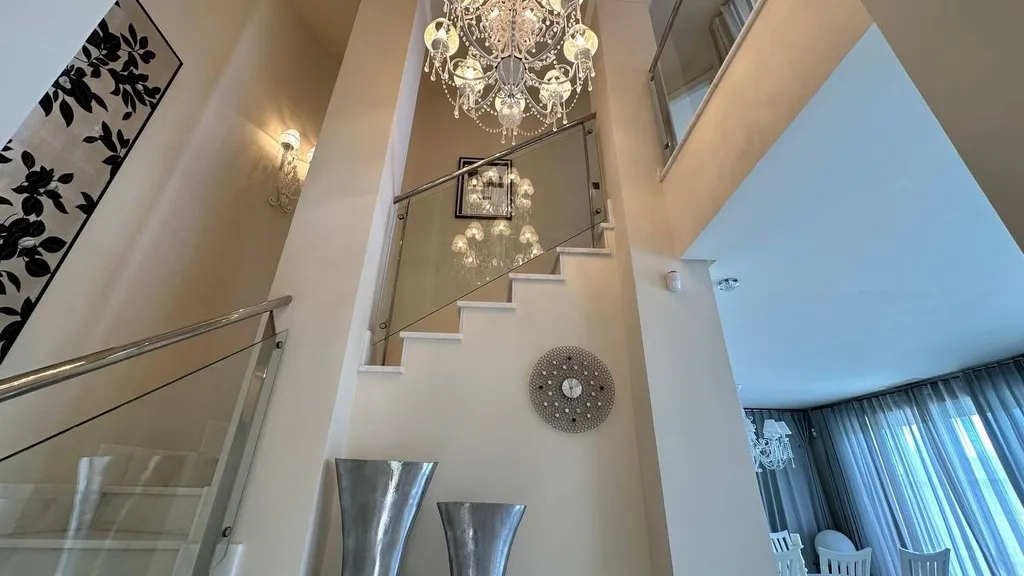 Уютная Семейная Вилла с открытым бассейном