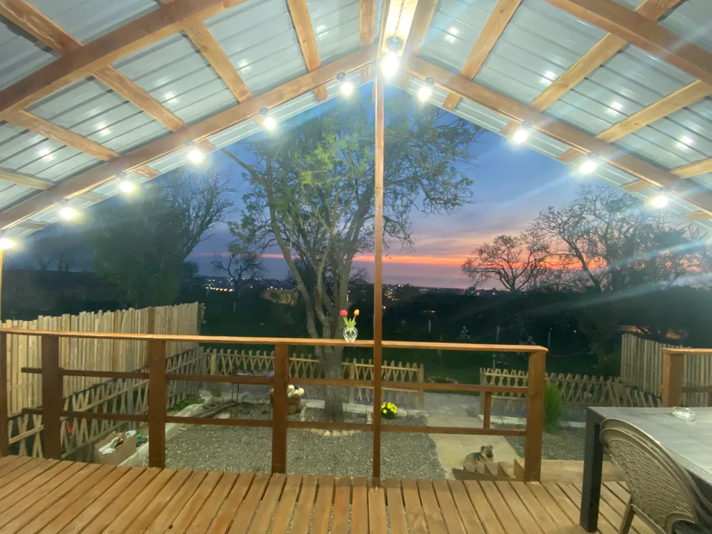 Уютный домик видом на город Дербент 5000 лет и на крепость Нарын-кала