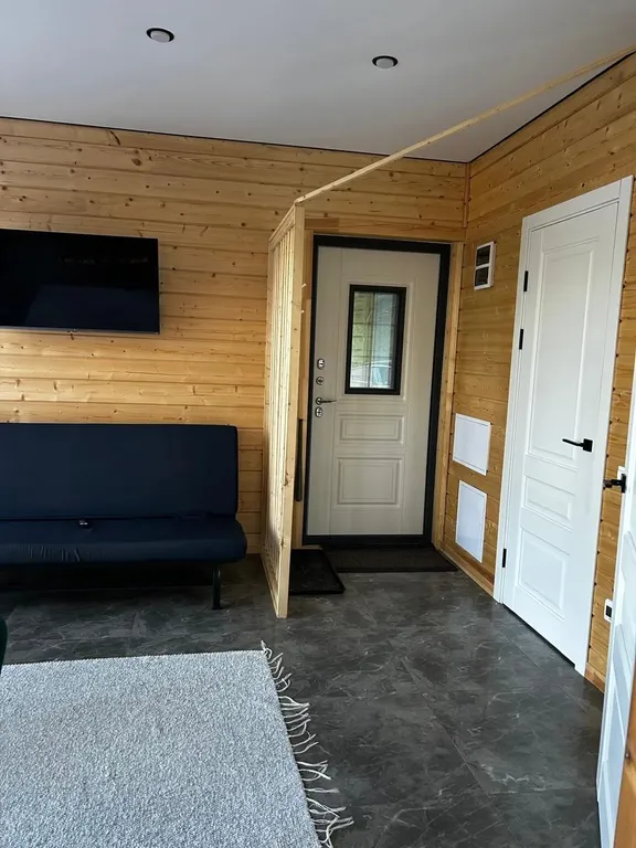 Тихий домик у леса и озера