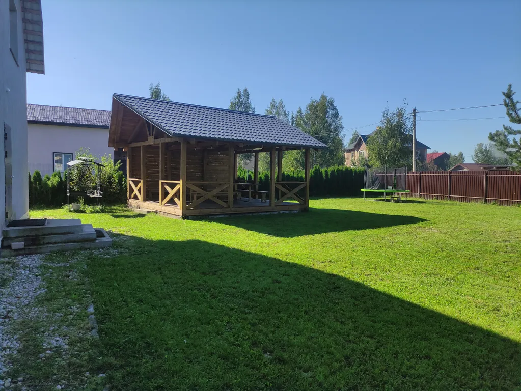 Большой дом с большим залом и с баней