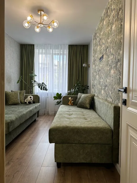 Красивая трех-комнатная квартира с дизайнерским ремонтом