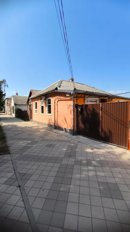 Коттедж Целый дом, рядом море, центральный рынок и несколько парков — аренда посуточно в Приморско-Ахтарск