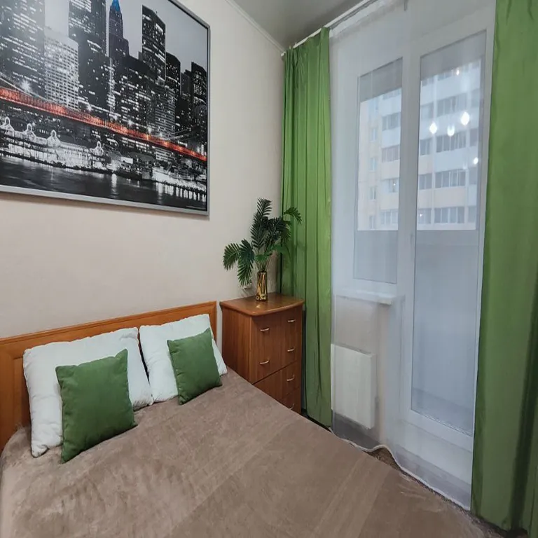 Уютная квартира в новом микрорайоне — аренда посуточно в Миасс