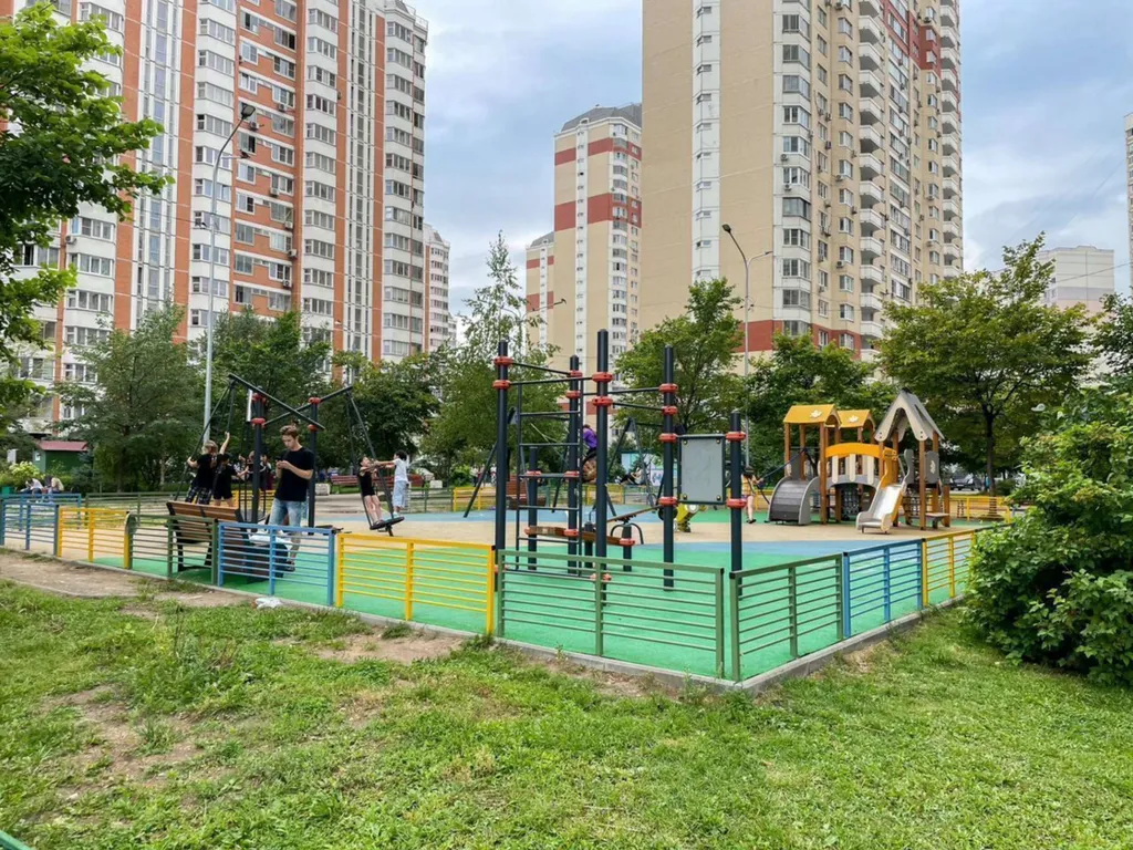 Квaртиpa с хоpoшим peмoнтoм c тpемя изолировaнными комнатaми