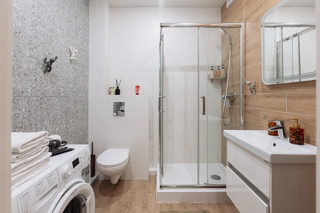 Апартамент с видом на колесо обозрения и море