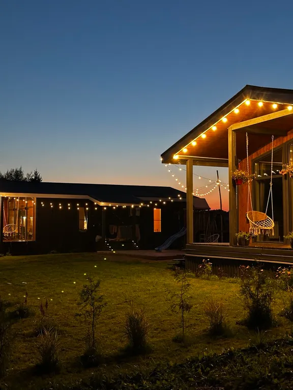 Уютный современный дом рядом с озером