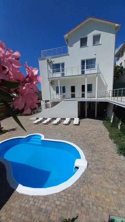 Трёхкомнатная квартира с панорамным видом на море и горы