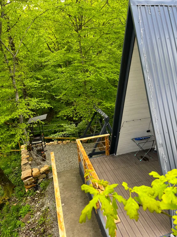 Афрейм на опушке леса с бассейном