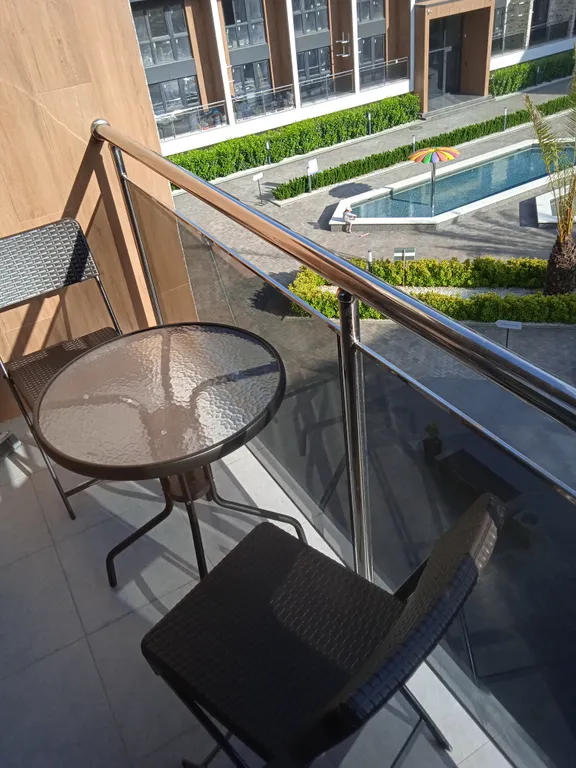 Студия с бассейном у моря