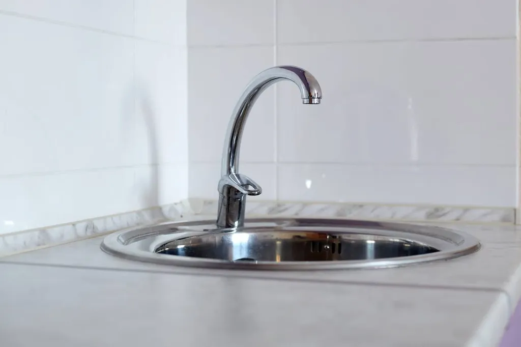 Уютная светлая студия в центре города с видом на набережную