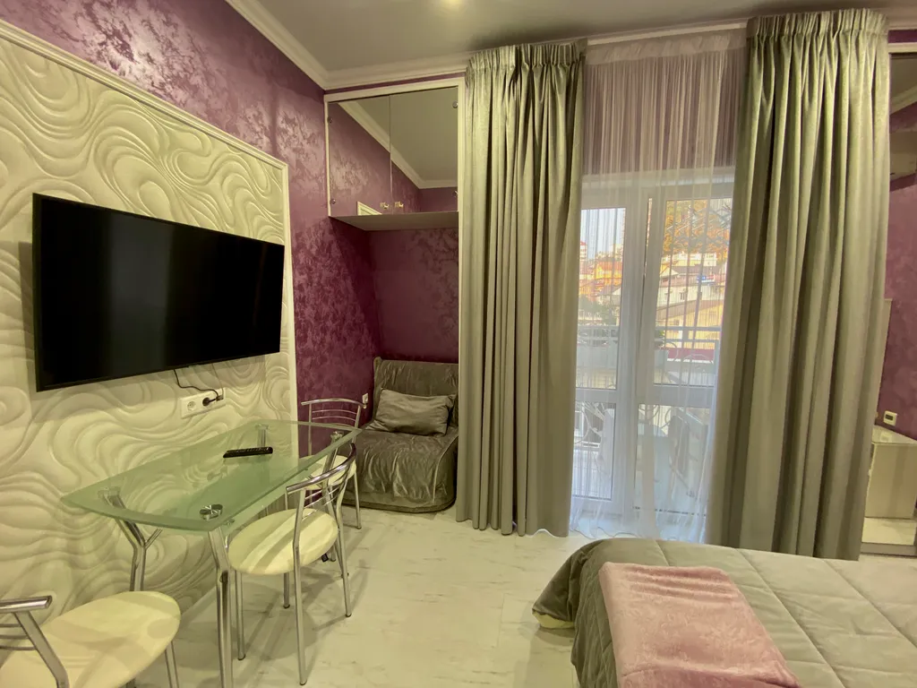 Уютная 1-комнатная квартира с балконом в центре, море - 600 м.