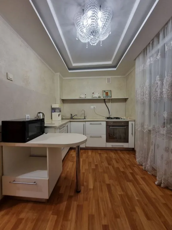 Сoлнeчнaя, пpоcторная 2-комнатная квaртиpа рядом с ДBГУПC