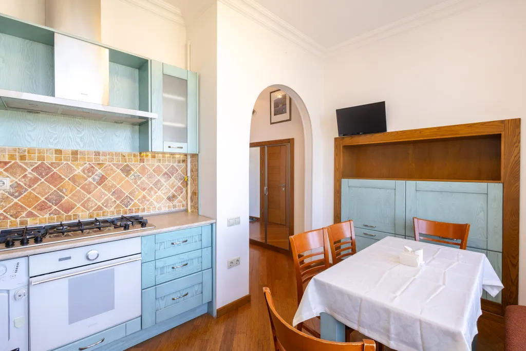 Апартаменты с видом на торговую улицу