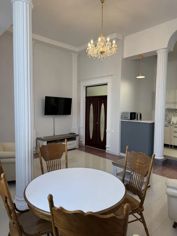 1-й этаж под ключ в центре - 15 мин до центрального пляжа