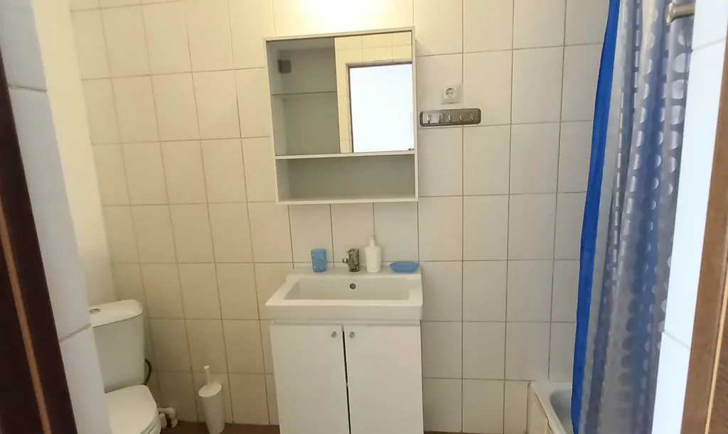 Спальня, кухня с диваном, веранда