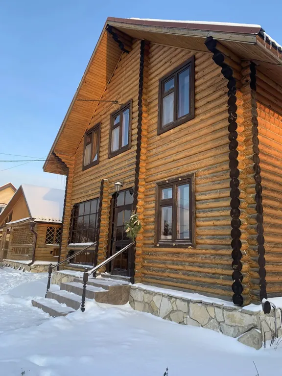 Большой просторный дом из бруса