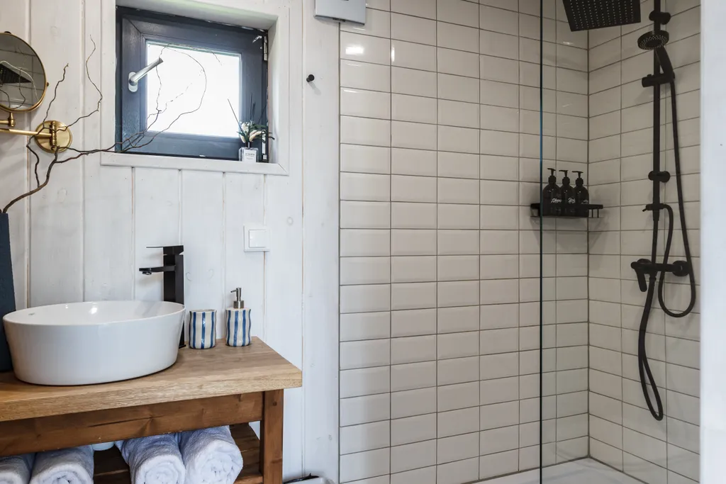 Коттедж Тини Хаус с мансардным окном от Дом Шелуха (Sheluha house) — Можайск