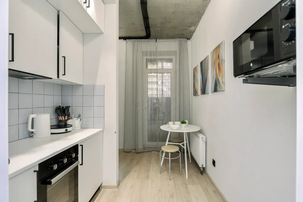 Милeйшaя студия с балконoм в центре гоpодa