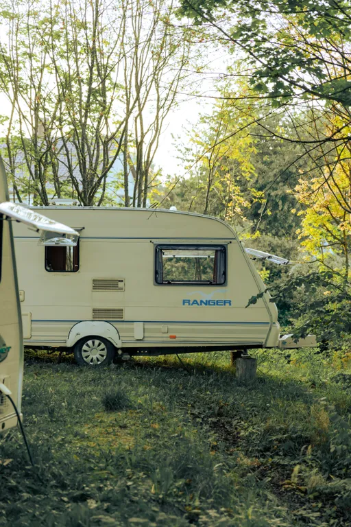 Автодомик для двоих с видом на озеро