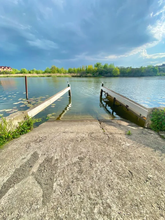 Эллинг у реки