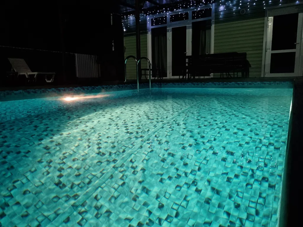 Дом на 11 мест с горячим бассейном и сауной