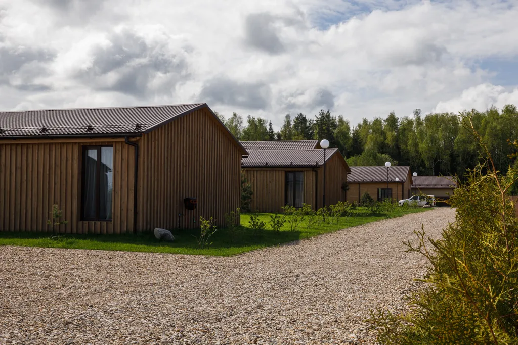 Коттедж в лесу у пруда