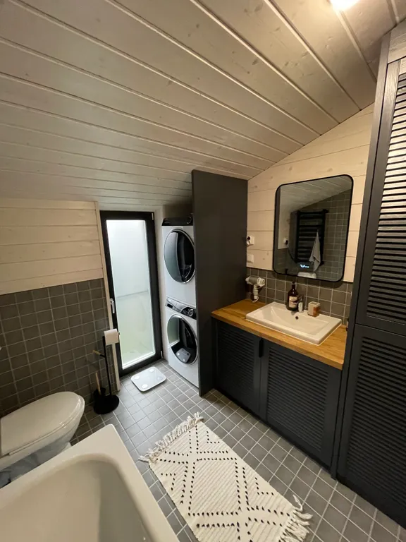 Коттедж Дом с летним бассейном (4 спальни) — Дубна